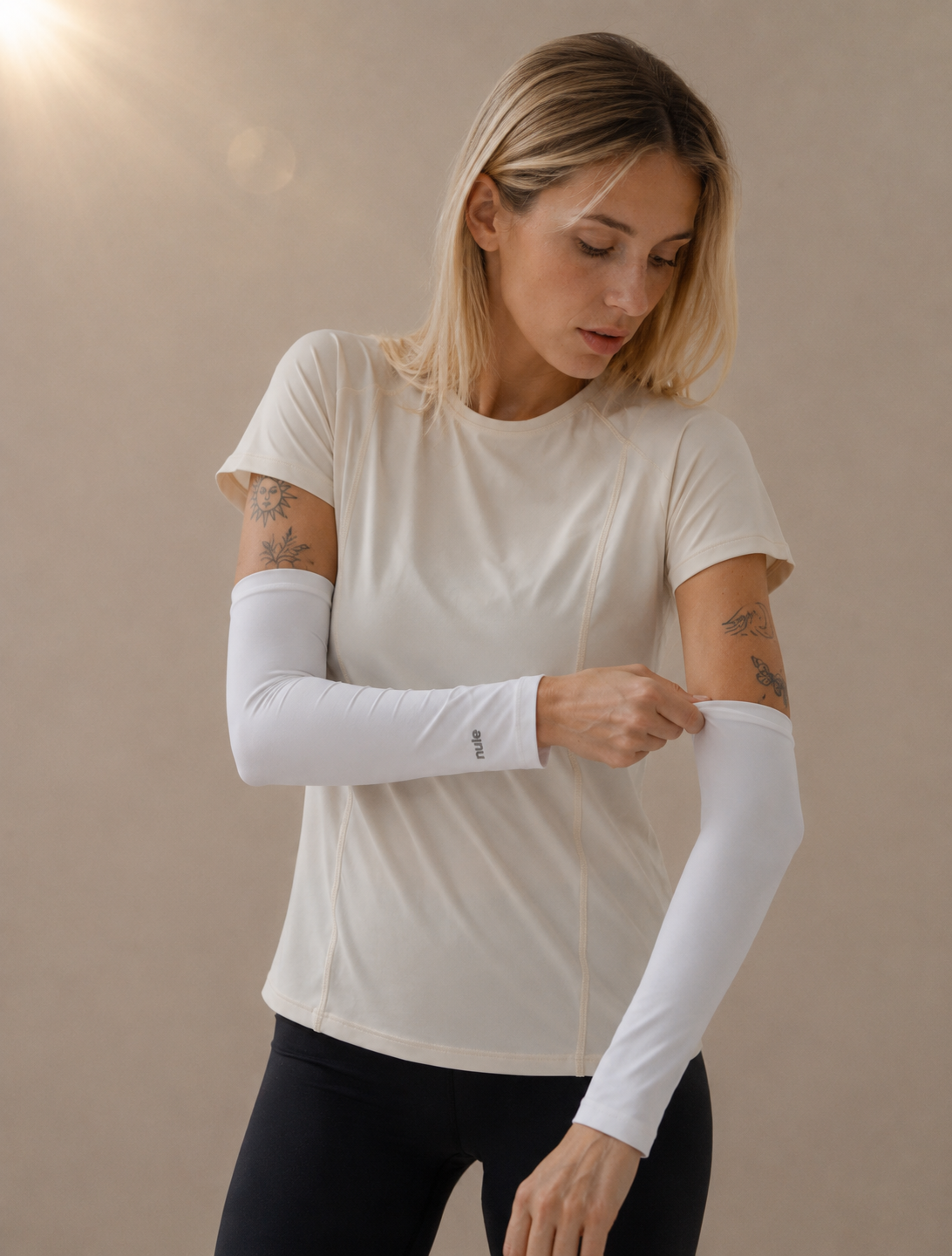 Tatuaggi e sole: come proteggerli senza rovinarli